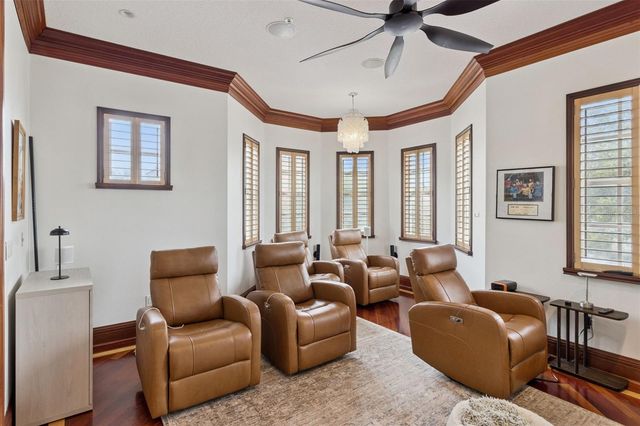 2402 VICTORIA GARDENS LANE, Tampa, FL 33609