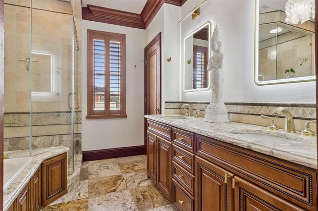 2402 VICTORIA GARDENS LANE, Tampa, FL 33609
