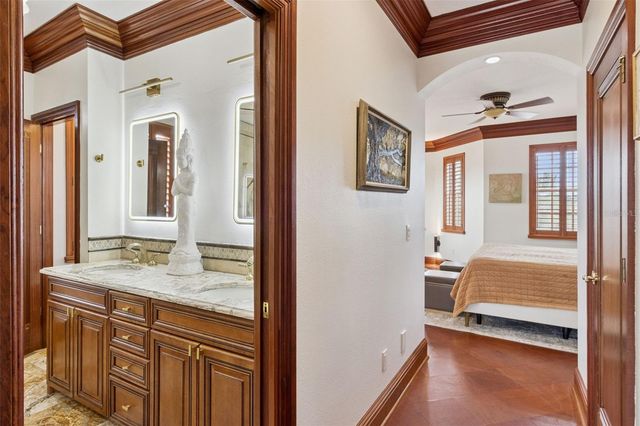 2402 VICTORIA GARDENS LANE, Tampa, FL 33609