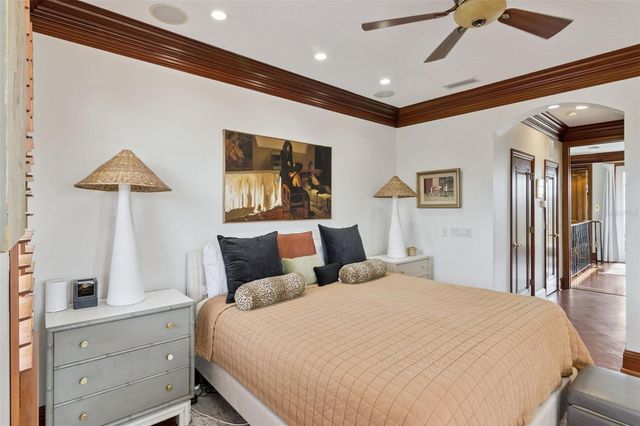 2402 VICTORIA GARDENS LANE, Tampa, FL 33609