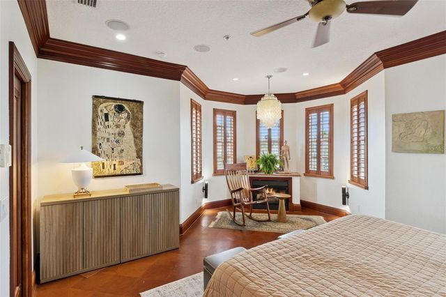 2402 VICTORIA GARDENS LANE, Tampa, FL 33609