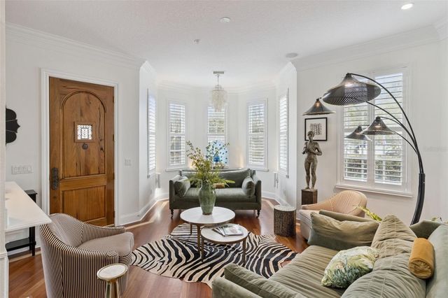 2402 VICTORIA GARDENS LANE, Tampa, FL 33609