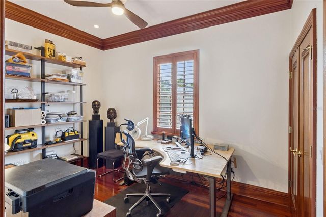 2402 VICTORIA GARDENS LANE, Tampa, FL 33609