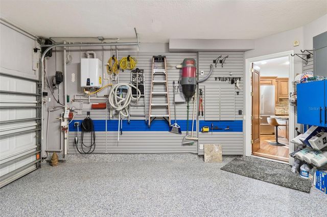 2402 VICTORIA GARDENS LANE, Tampa, FL 33609