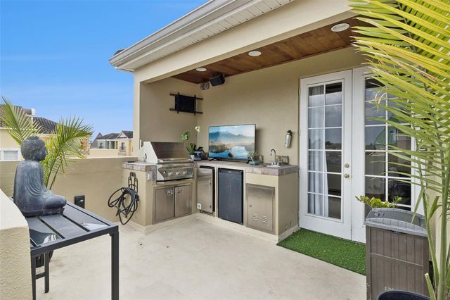 2402 VICTORIA GARDENS LANE, Tampa, FL 33609