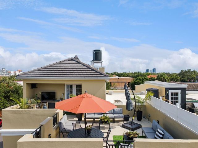 2402 VICTORIA GARDENS LANE, Tampa, FL 33609