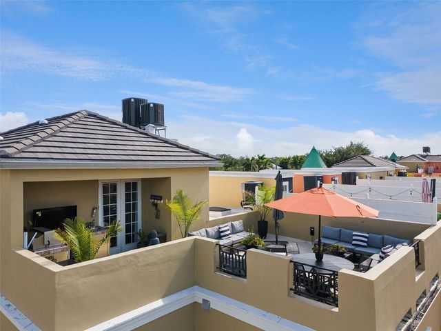 2402 VICTORIA GARDENS LANE, Tampa, FL 33609
