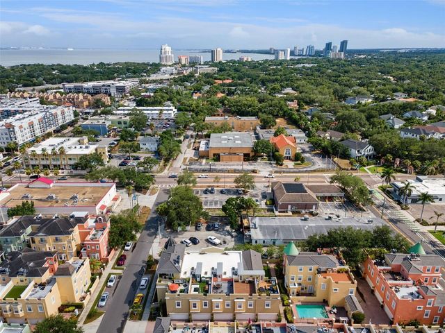 2402 VICTORIA GARDENS LANE, Tampa, FL 33609