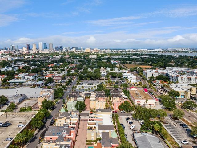 2402 VICTORIA GARDENS LANE, Tampa, FL 33609