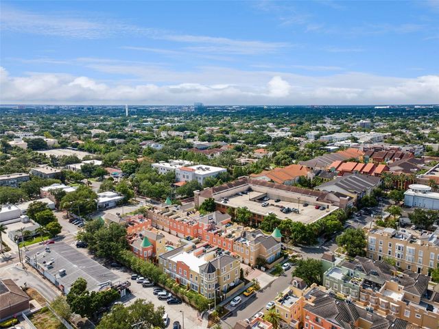 2402 VICTORIA GARDENS LANE, Tampa, FL 33609