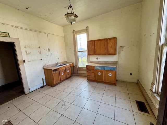 4 W Water Street, Cloverdale, IN 46120