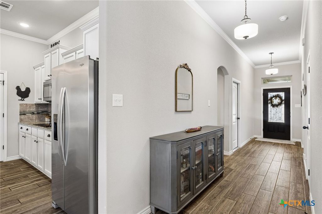 Image 7 of property listing at 3317 James Ridge Drive, Belton, TX 76513
