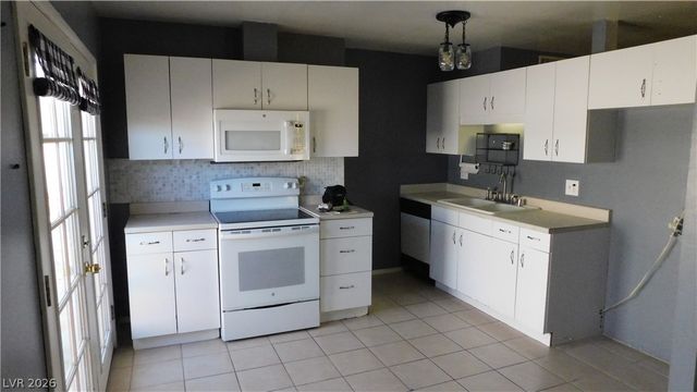 6541 Casada Way, Las Vegas, NV 89107