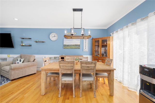 136 Cobble Hill Road, Lincoln, RI 02865