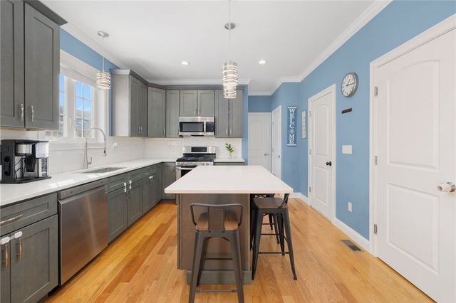 136 Cobble Hill Road, Lincoln, RI 02865