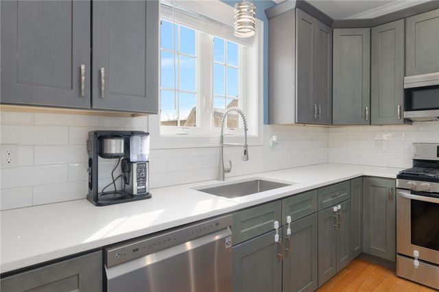 136 Cobble Hill Road, Lincoln, RI 02865