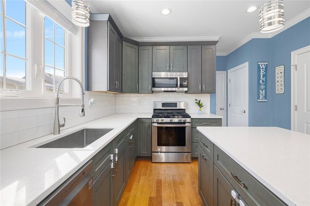 136 Cobble Hill Road, Lincoln, RI 02865