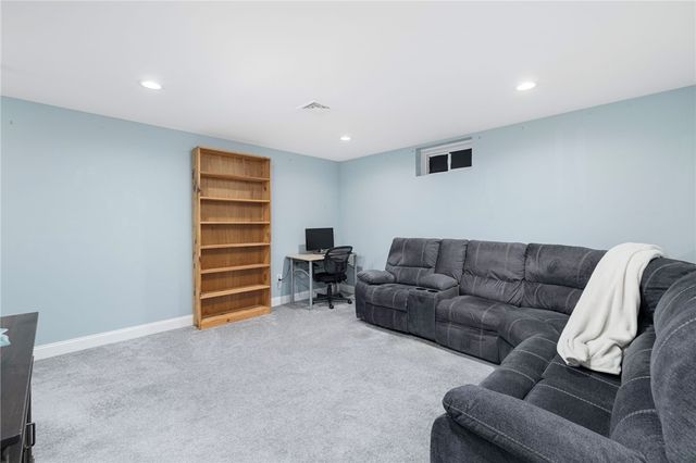 136 Cobble Hill Road, Lincoln, RI 02865