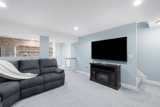 136 Cobble Hill Road, Lincoln, RI 02865