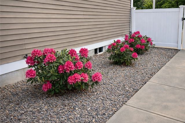 136 Cobble Hill Road, Lincoln, RI 02865