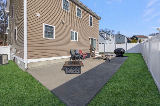 136 Cobble Hill Road, Lincoln, RI 02865