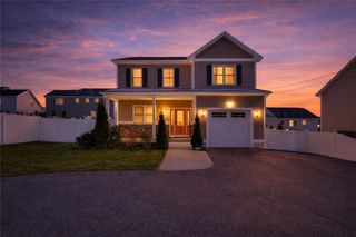 136 Cobble Hill Road, Lincoln, RI 02865