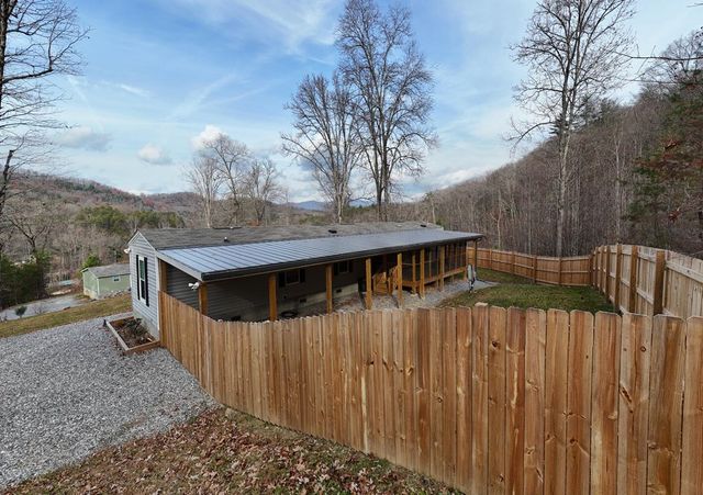 85 Wounded Knee Lane, Hayesville, NC 28904