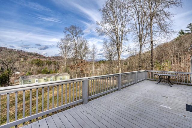 85 Wounded Knee Lane, Hayesville, NC 28904