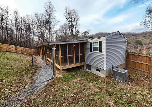 85 Wounded Knee Lane, Hayesville, NC 28904