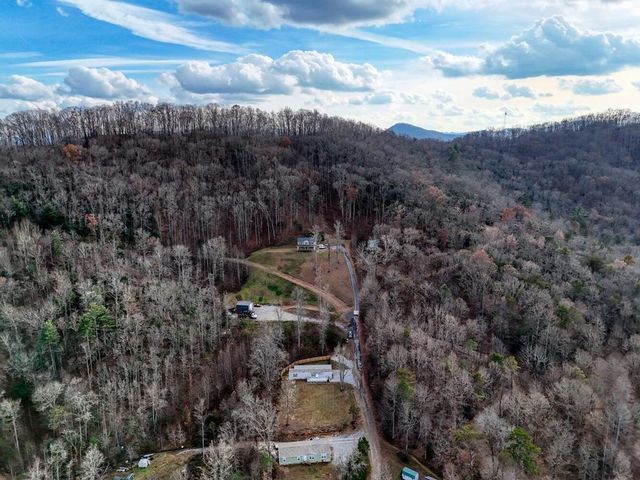 85 Wounded Knee Lane, Hayesville, NC 28904