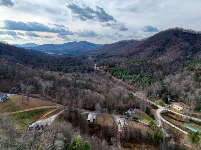 85 Wounded Knee Lane, Hayesville, NC 28904