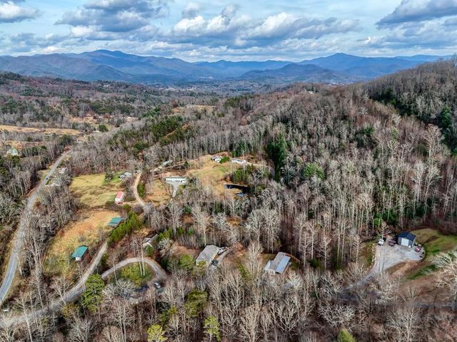 85 Wounded Knee Lane, Hayesville, NC 28904