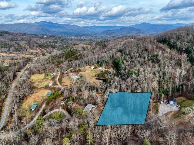 85 Wounded Knee Lane, Hayesville, NC 28904