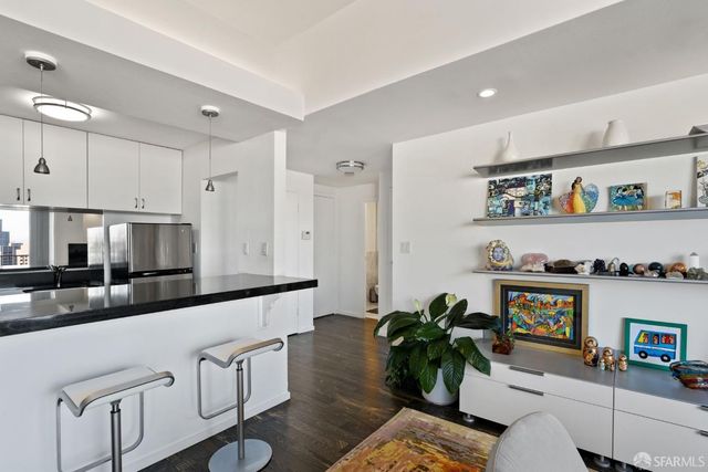 10 Miller Place 1002, San Francisco, CA 94108