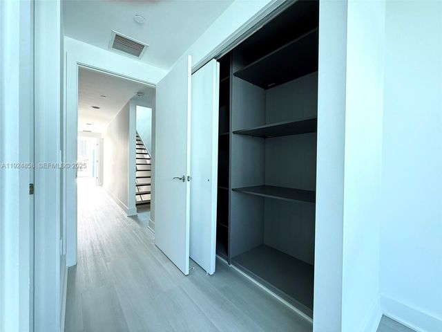 2950 NE 188th St 525, Aventura, FL 33180