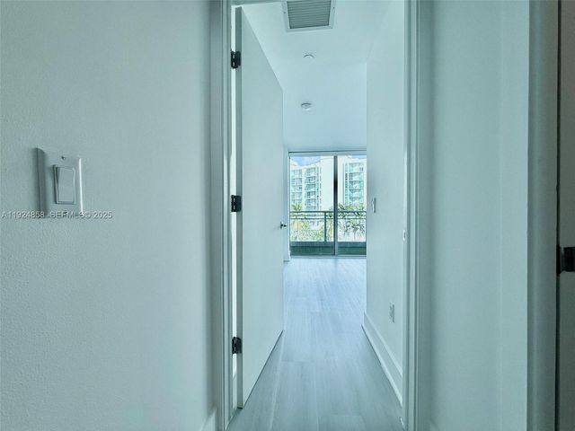 2950 NE 188th St 525, Aventura, FL 33180