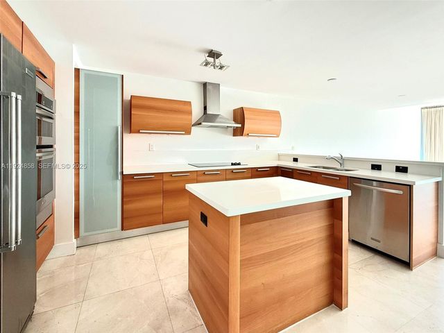 2950 NE 188th St 525, Aventura, FL 33180