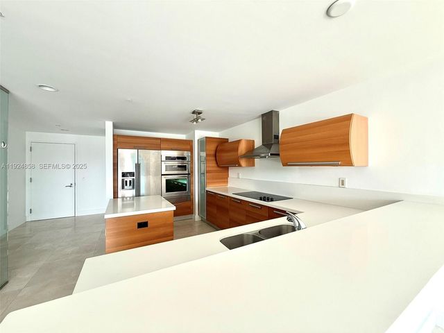 2950 NE 188th St 525, Aventura, FL 33180