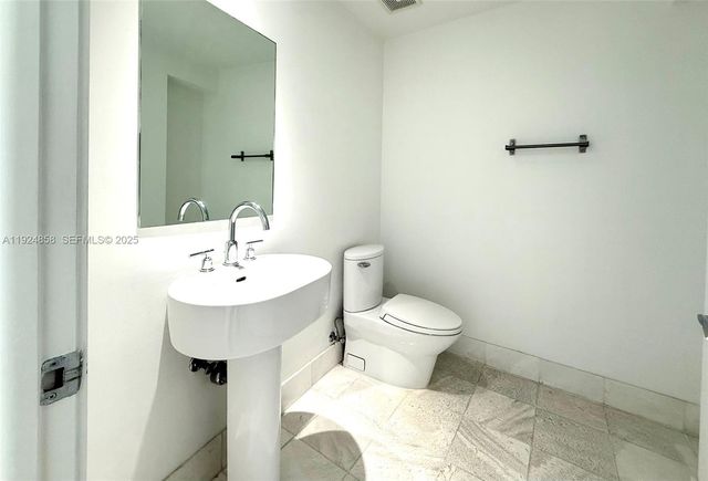 2950 NE 188th St 525, Aventura, FL 33180