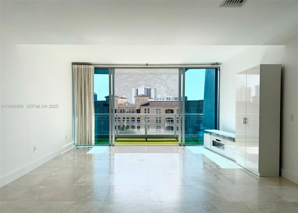 2950 NE 188th St 525, Aventura, FL 33180