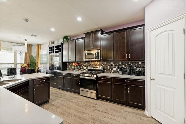 818 Black Hawk Drive, Princeton, TX 75407