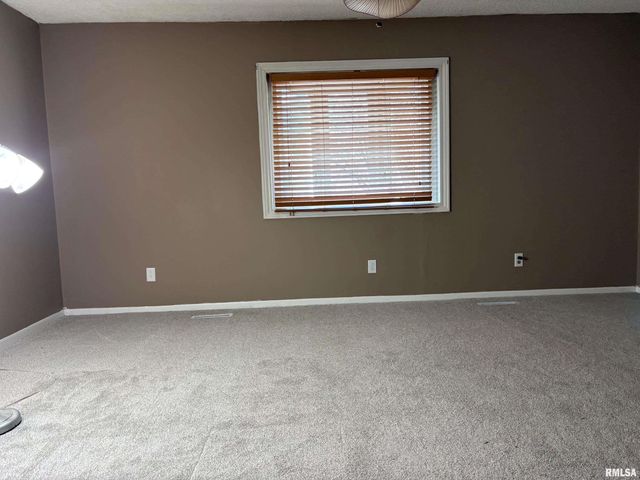 3513 S CHEROKEE Street, Taylorville, IL 62568