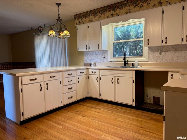 3513 S CHEROKEE Street, Taylorville, IL 62568