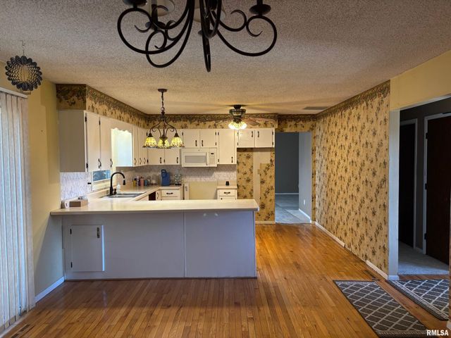 3513 S CHEROKEE Street, Taylorville, IL 62568