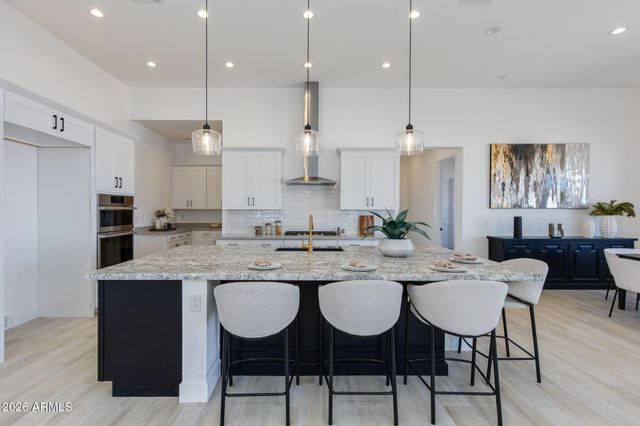 3330 W DESERT DAWN Drive, Phoenix, AZ 85083