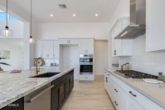 3330 W DESERT DAWN Drive, Phoenix, AZ 85083