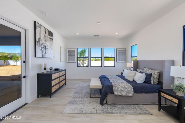 3330 W DESERT DAWN Drive, Phoenix, AZ 85083