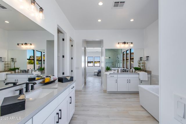 3330 W DESERT DAWN Drive, Phoenix, AZ 85083