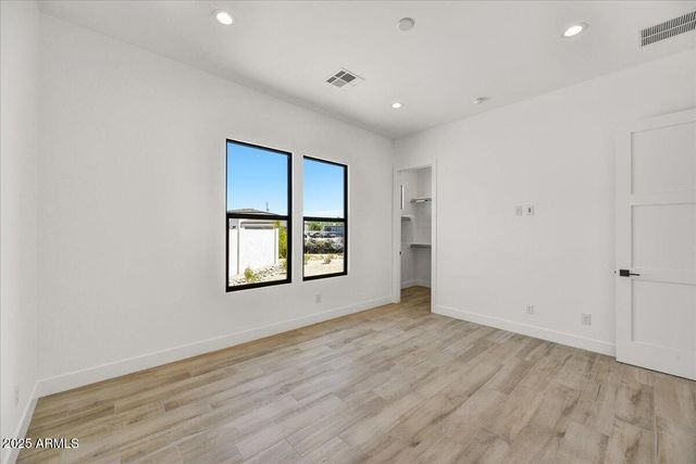 3330 W DESERT DAWN Drive, Phoenix, AZ 85083