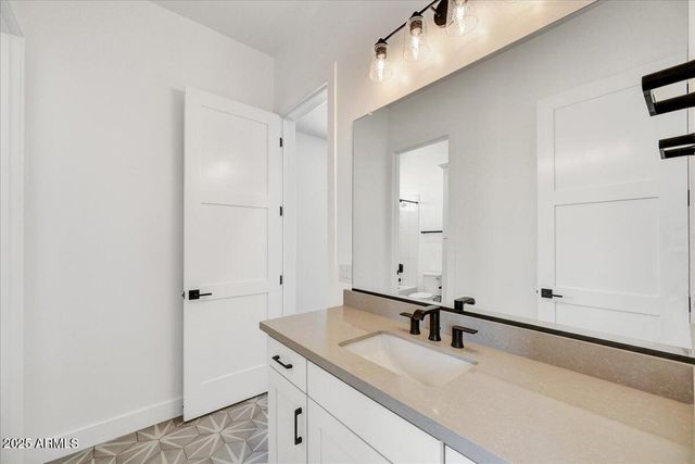 3330 W DESERT DAWN Drive, Phoenix, AZ 85083